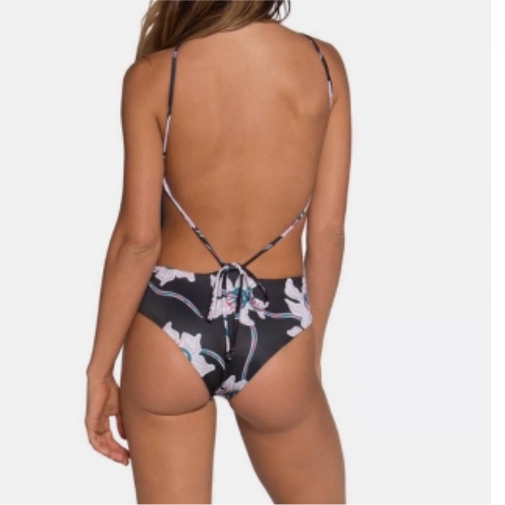 TAVIK high end Swimwear